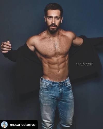 Carlos José Torres en sesión editorial